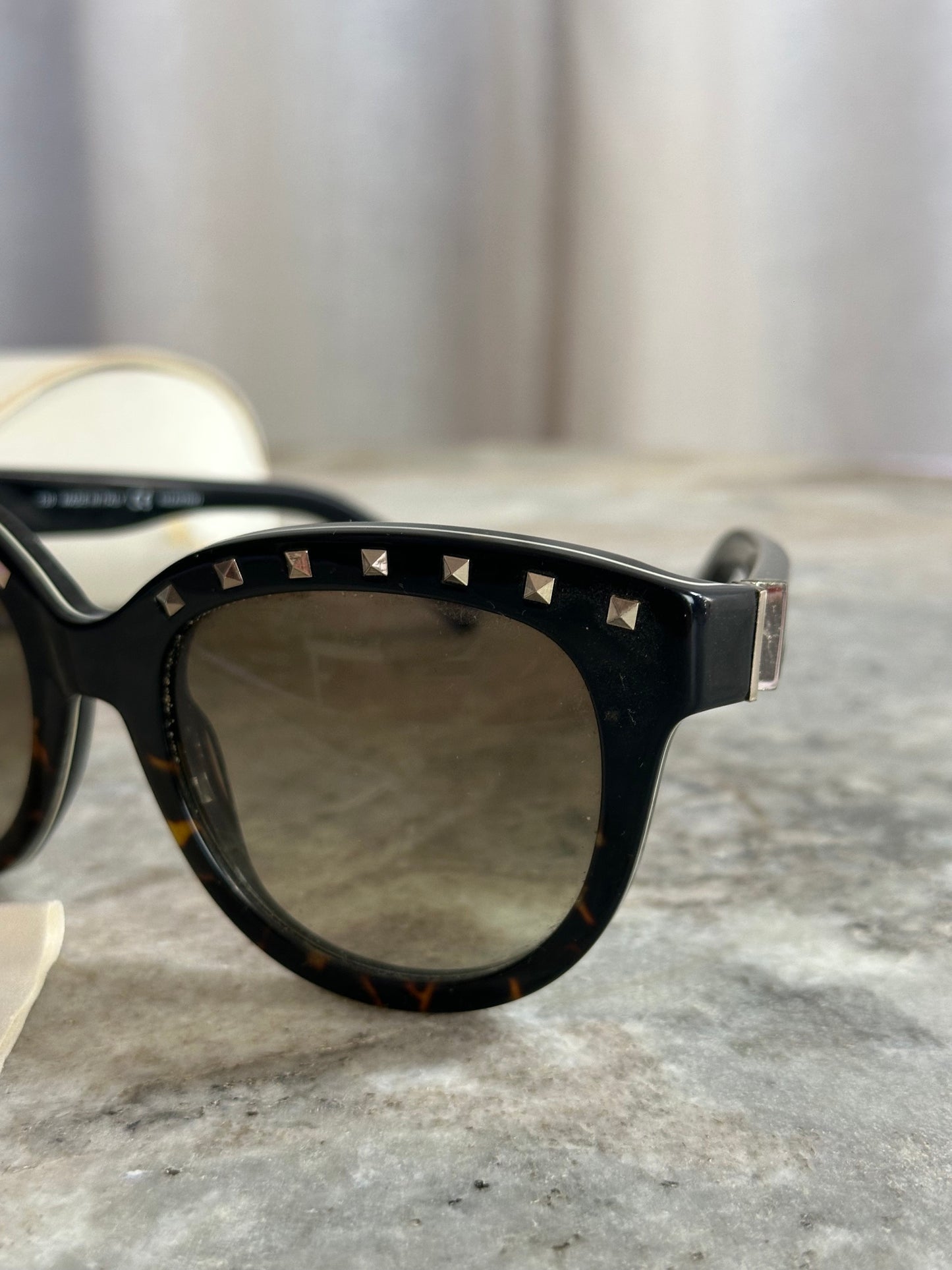 Zonnebril Valentino studs