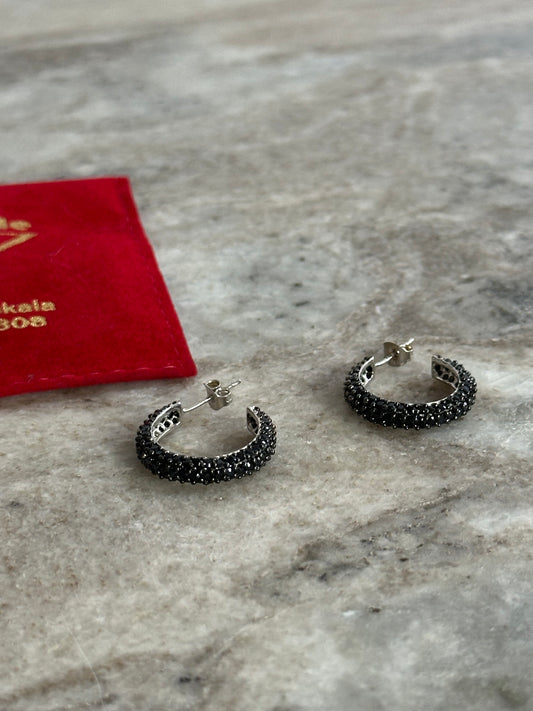 Oorbellen ring klein zwart