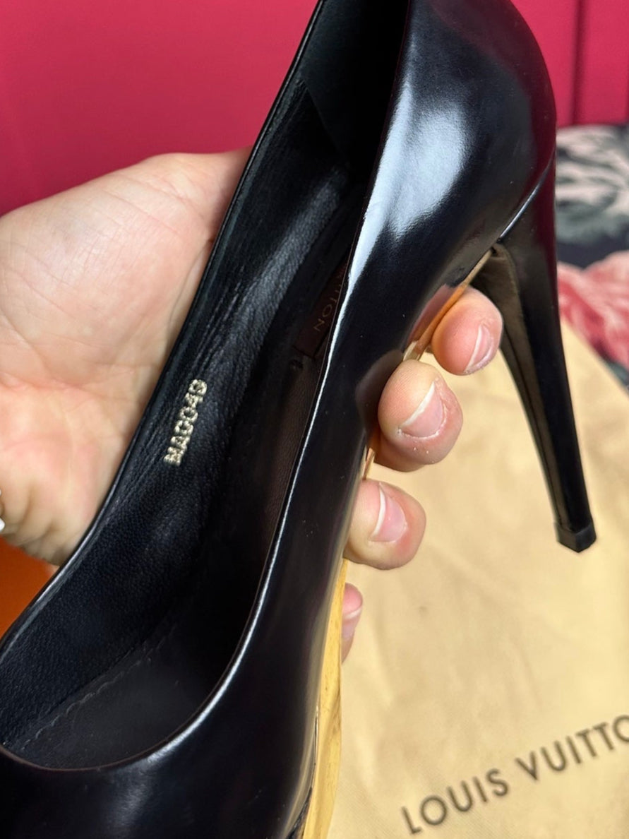 Pumps Louis Vuitton zwart&goud - Maat 38