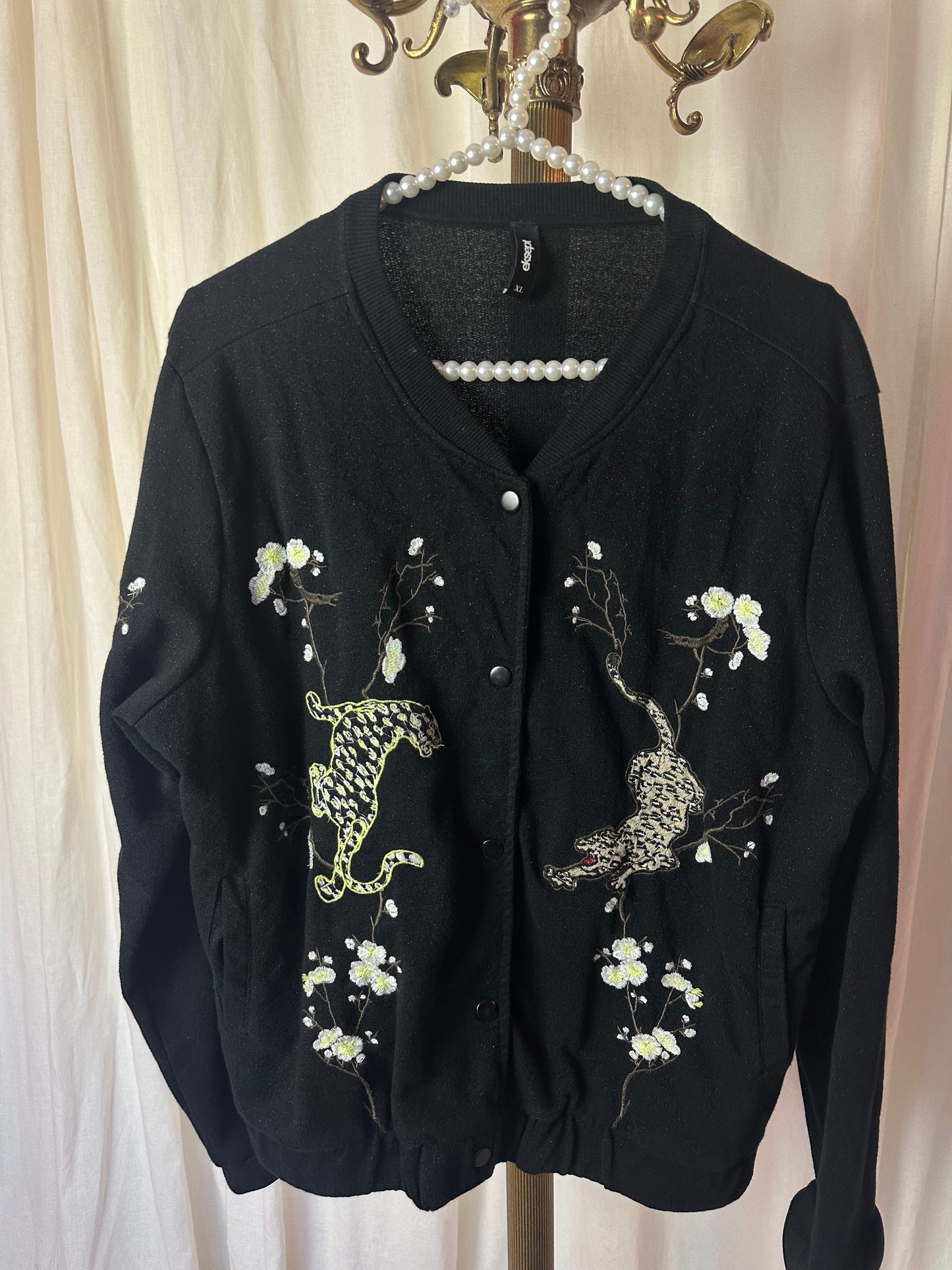 Jas Eksept bomber borduursels zwart,zachtgeel maat XL
