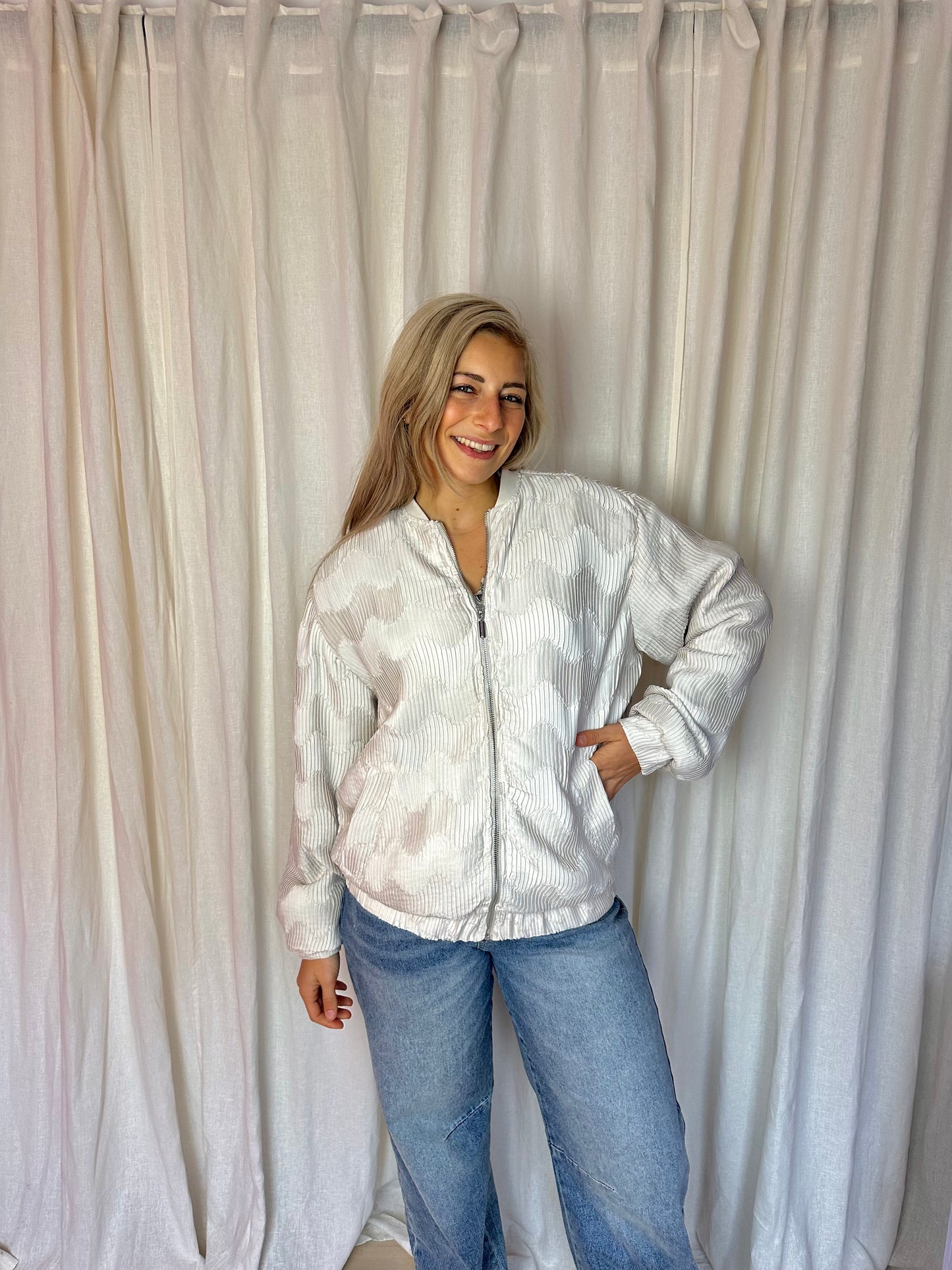 Jas Shoeby bomber Satin pleated beige maat M/L