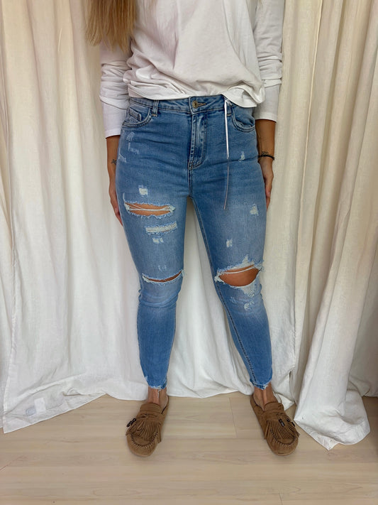 Jeans Queen Hearts damaged lichtblauw maat M