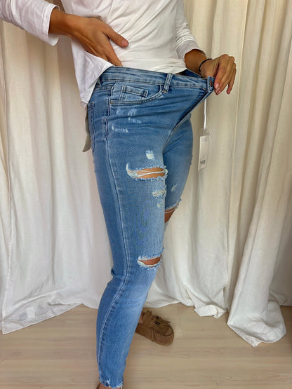 Jeans Queen Hearts damaged lichtblauw maat M