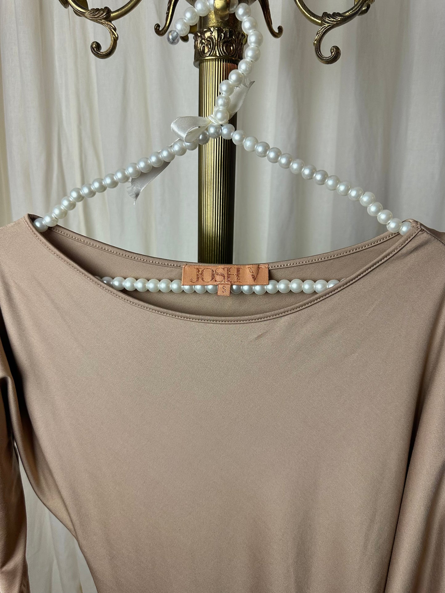 Jurk Josh V one shoulder glanzend beige maat S
