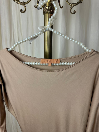 Jurk Josh V one shoulder glanzend beige maat S