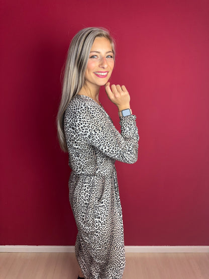 Jurk Notes du Nord Panterprint – Drape Dress met Lange Mouw in Maat 40