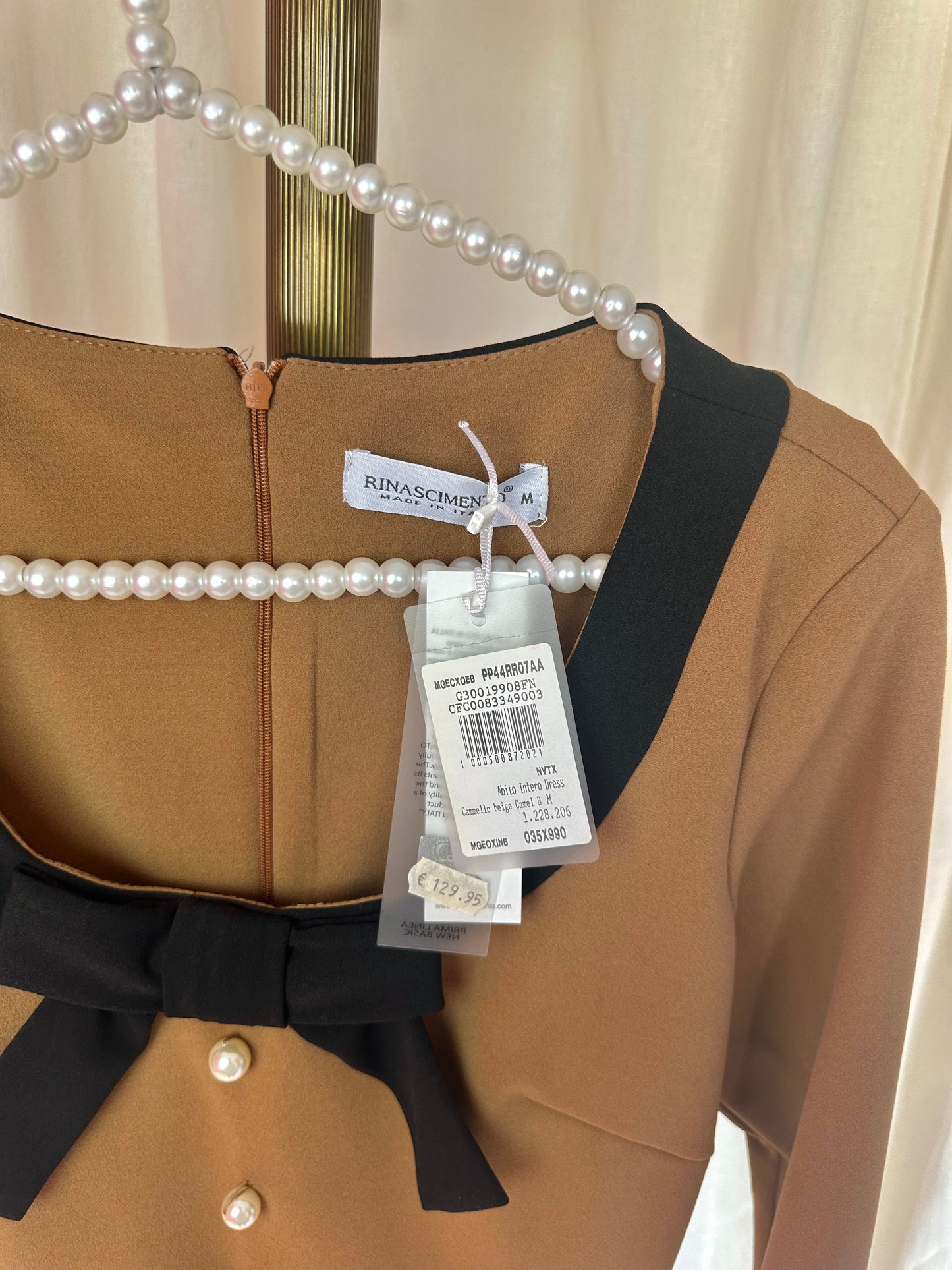 Jurk Rinascimento parels camel maat M