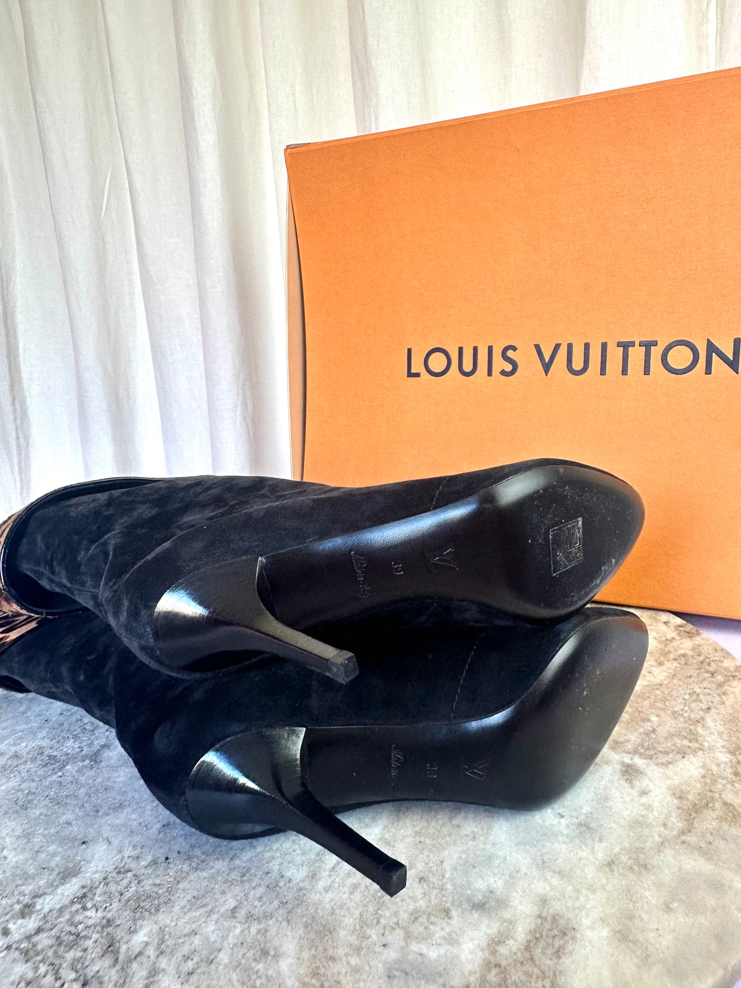 Laarzen Louis Vuitton suede zwart/ panterprint - Maat 39