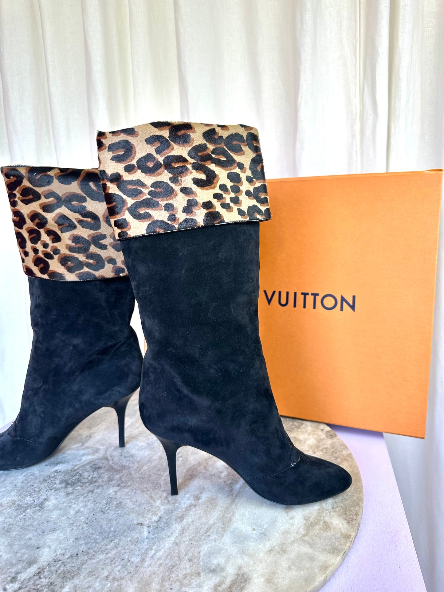 Laarzen Louis Vuitton suede zwart/ panterprint - Maat 39