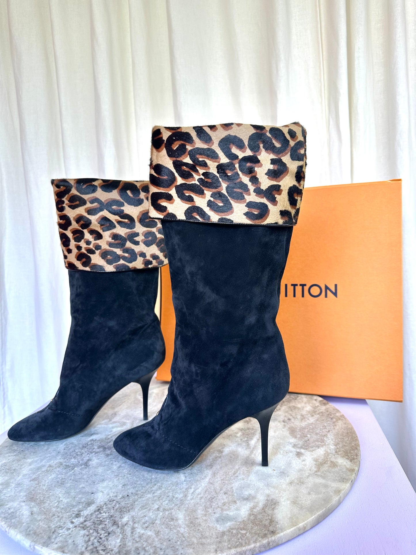 Laarzen Louis Vuitton suede zwart/ panterprint - Maat 39