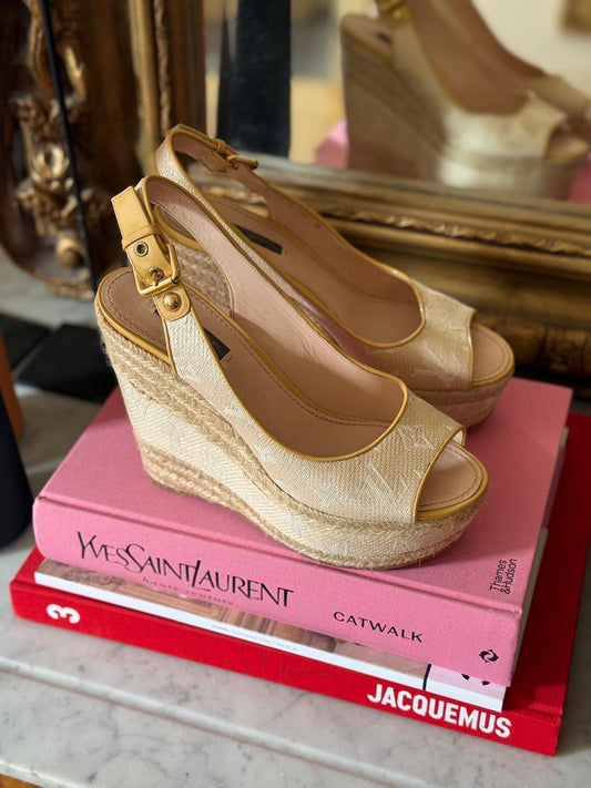 Sleehakken Louis Vuitton beige - Maat 38