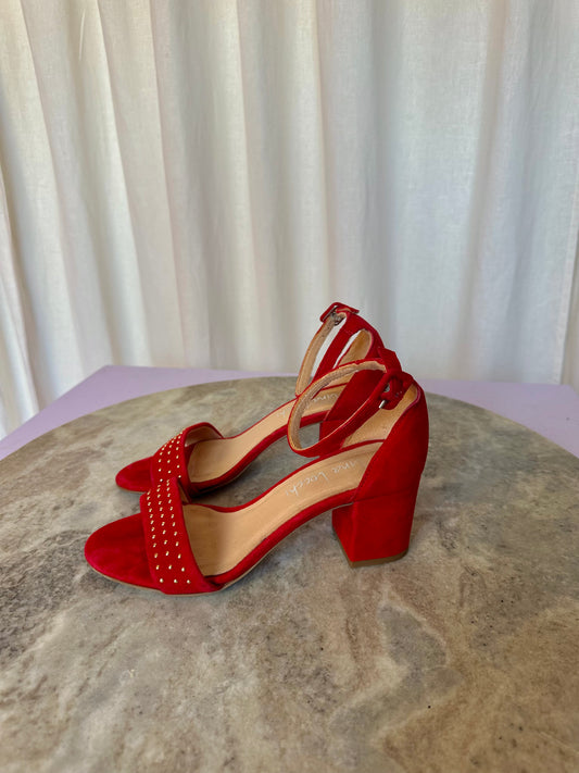 Pump Lina Locchi open blok hak suede rood,gouden studs maat 36
