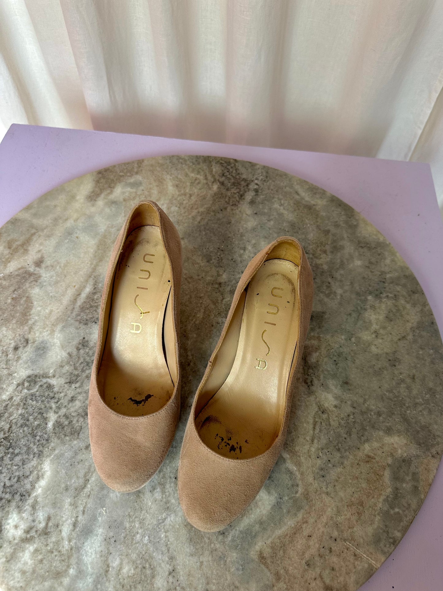 Pumps Unisa hakken suede beige maat 36