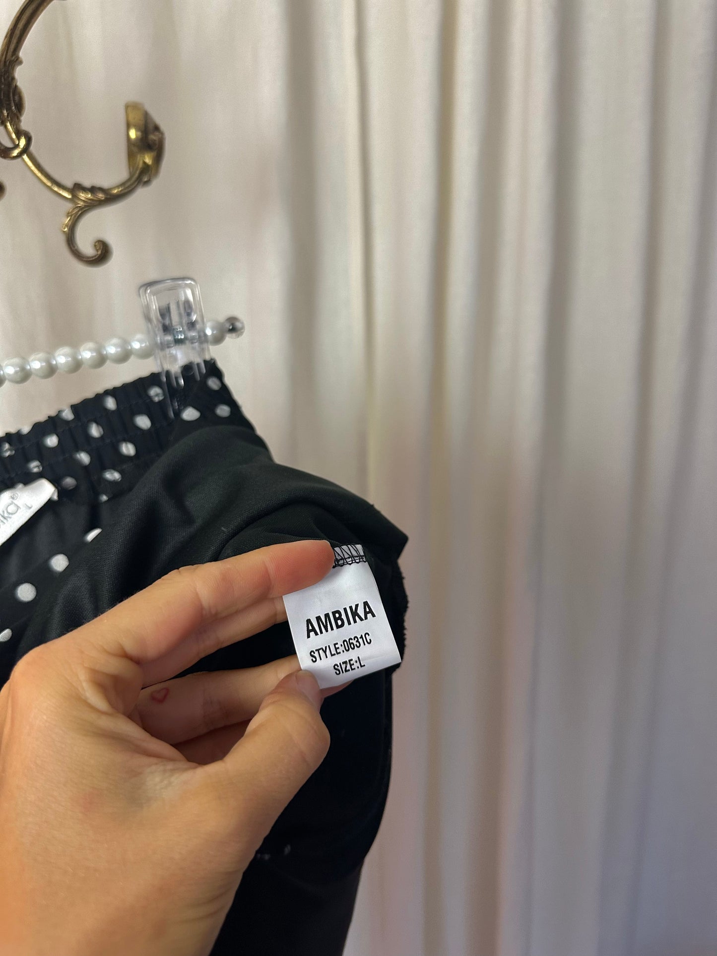 Rok Ambika stippen zwart,wit maat L