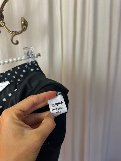 Rok Ambika stippen zwart,wit maat L
