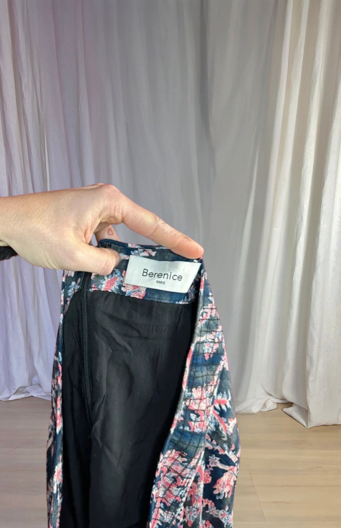 Rok Berenice print zwart, rood maat M