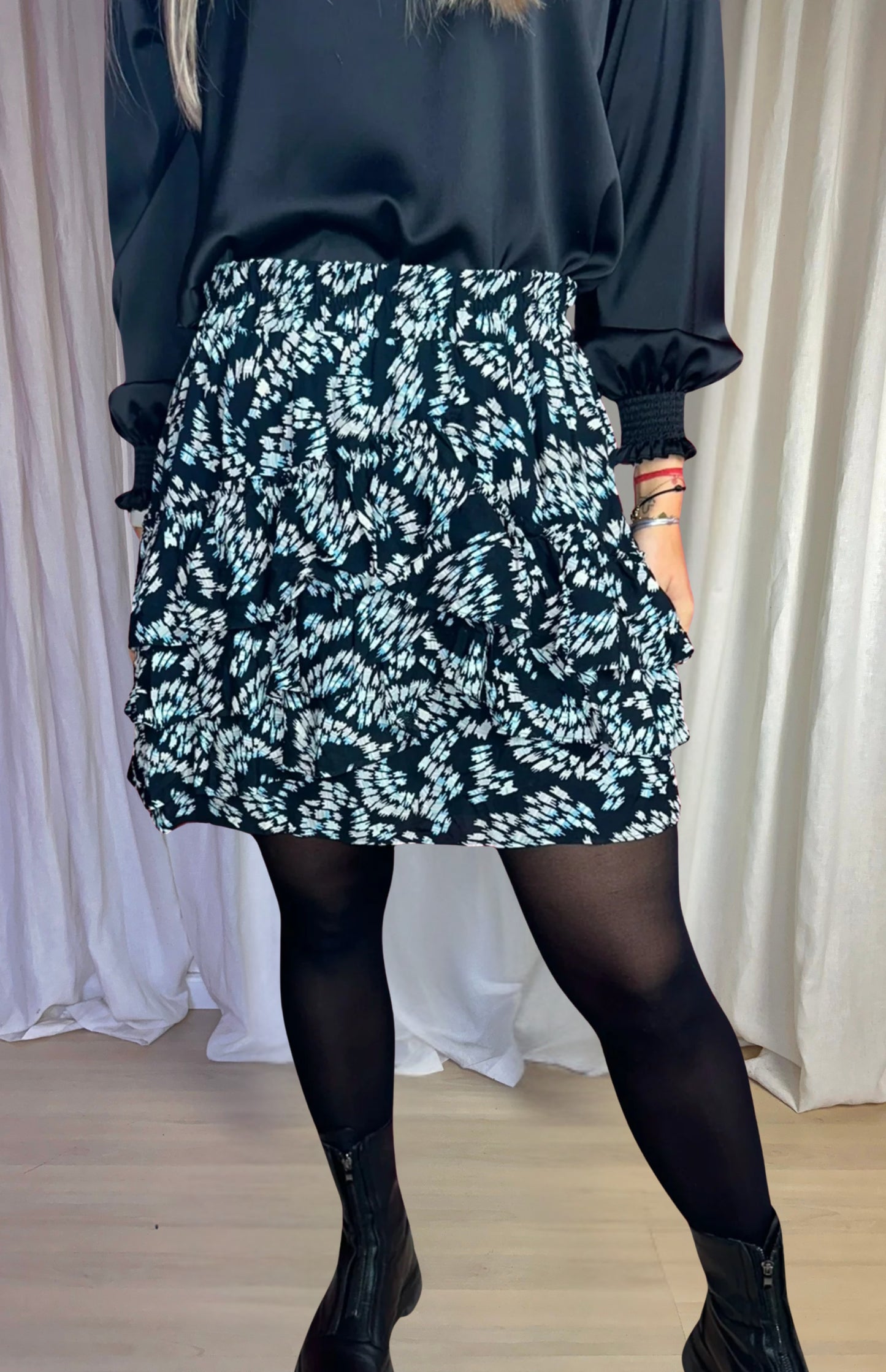 Rok Berenice print zwart, turquoise, wit maat L
