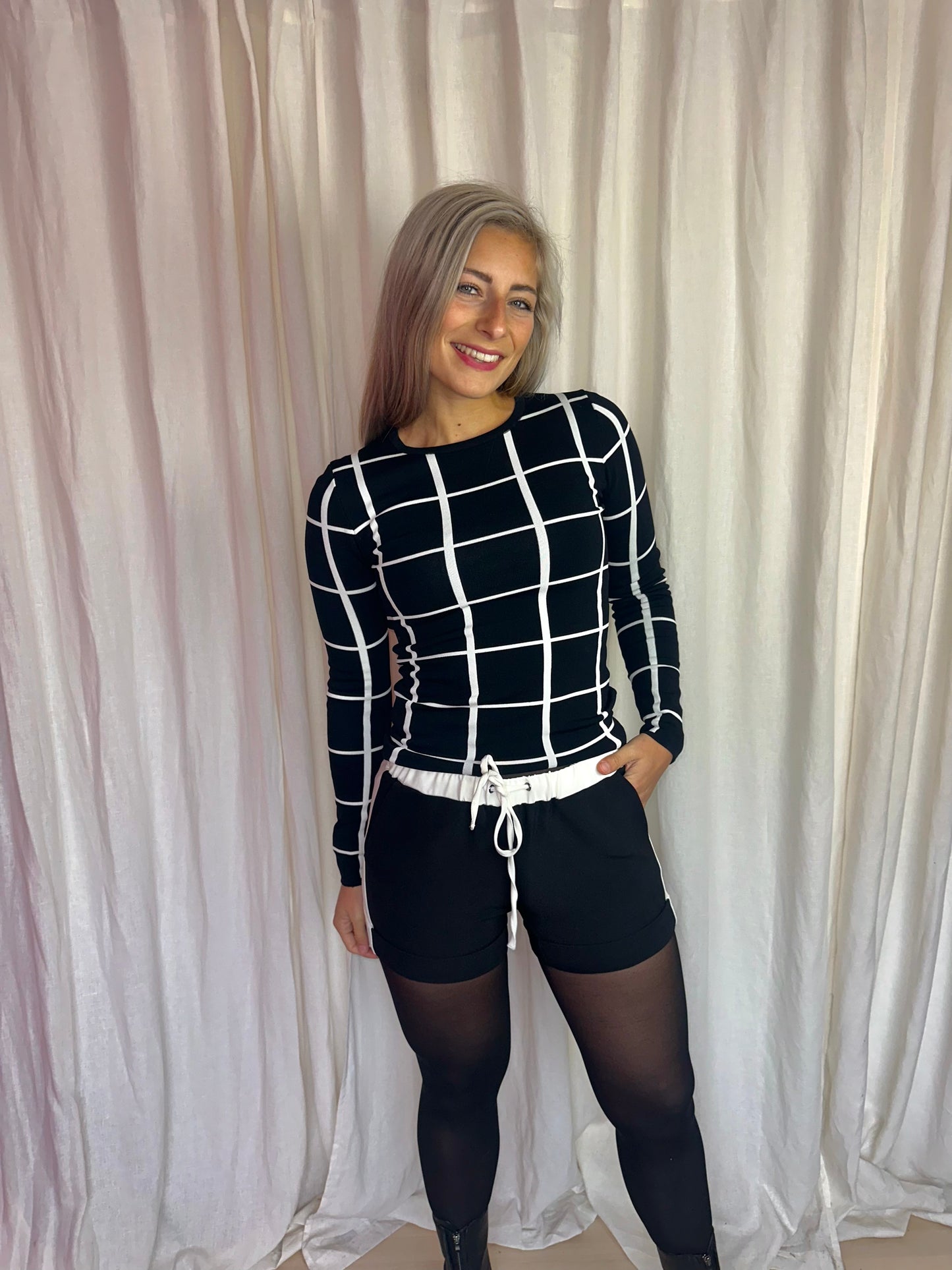 Set 2-delig Nikkie (jas + short) zwart, wit maat 38 (M)