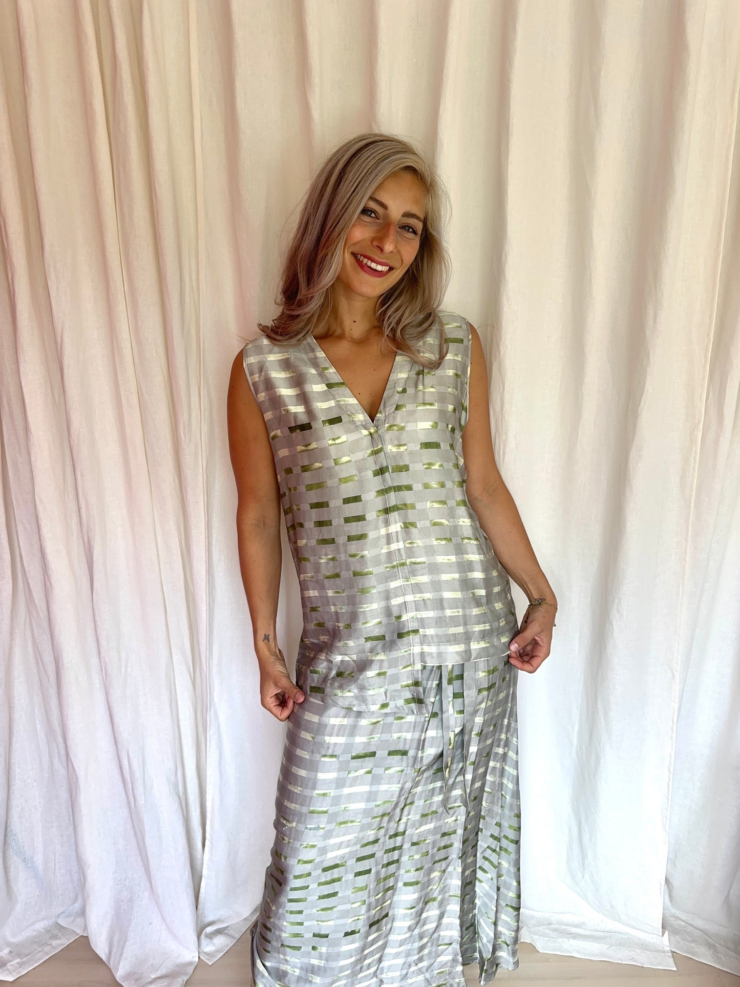 Set (Blouse+Rok) Humanoid print grijs,groen maat XS/S