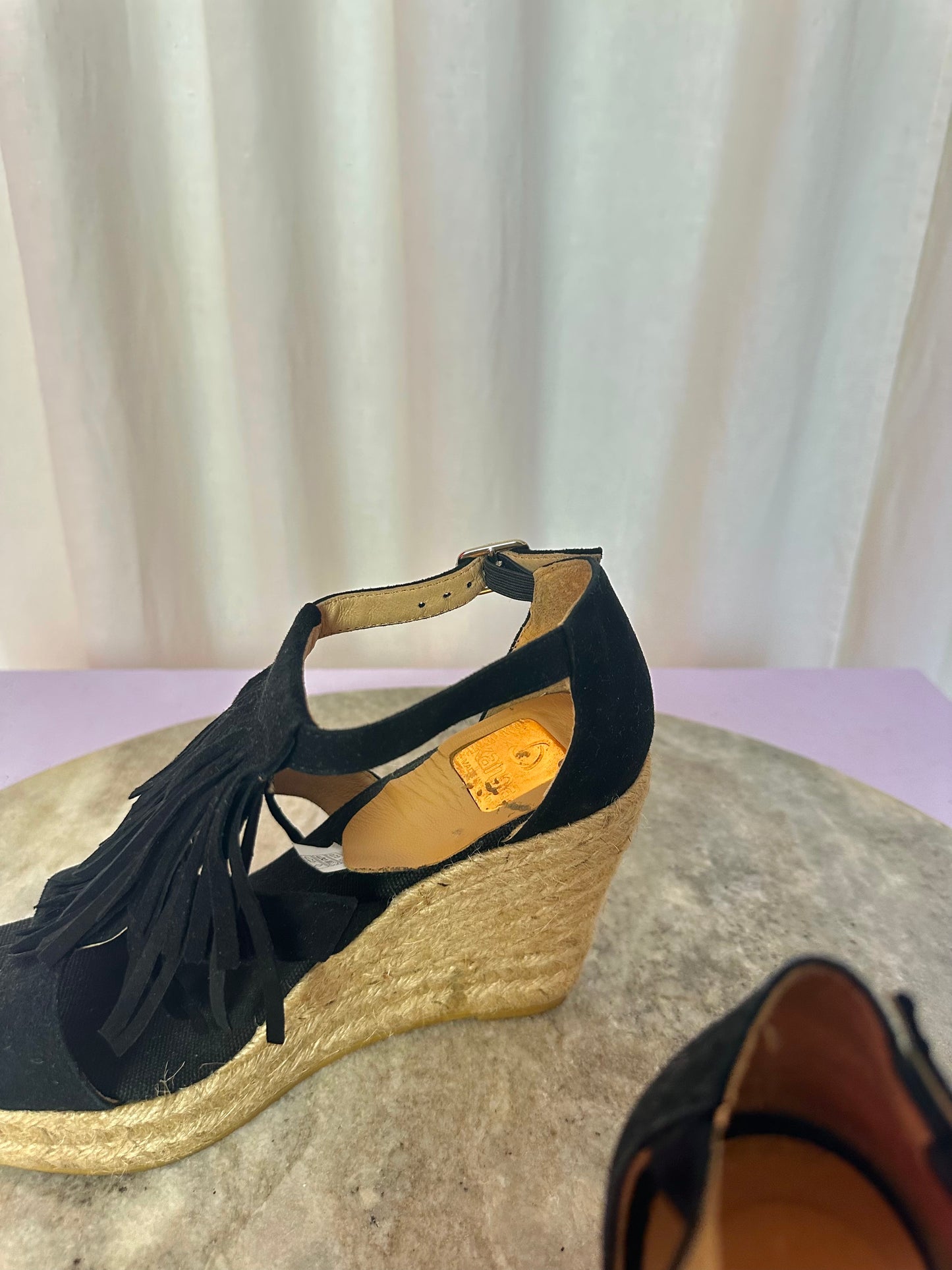 Sleehakken Kanna franjes zwart suede maat 37