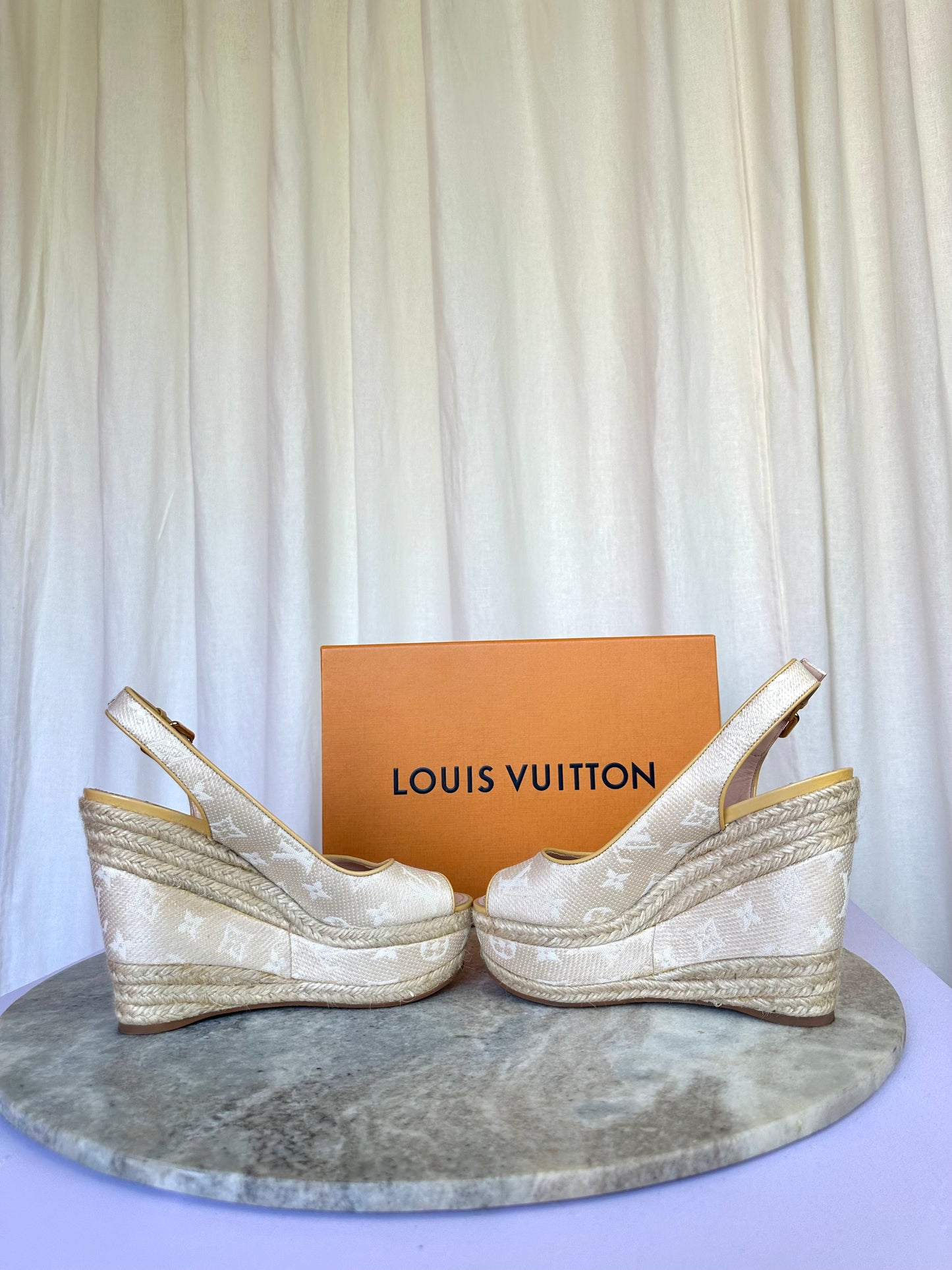 Sleehakken Louis Vuitton beige - Maat 38