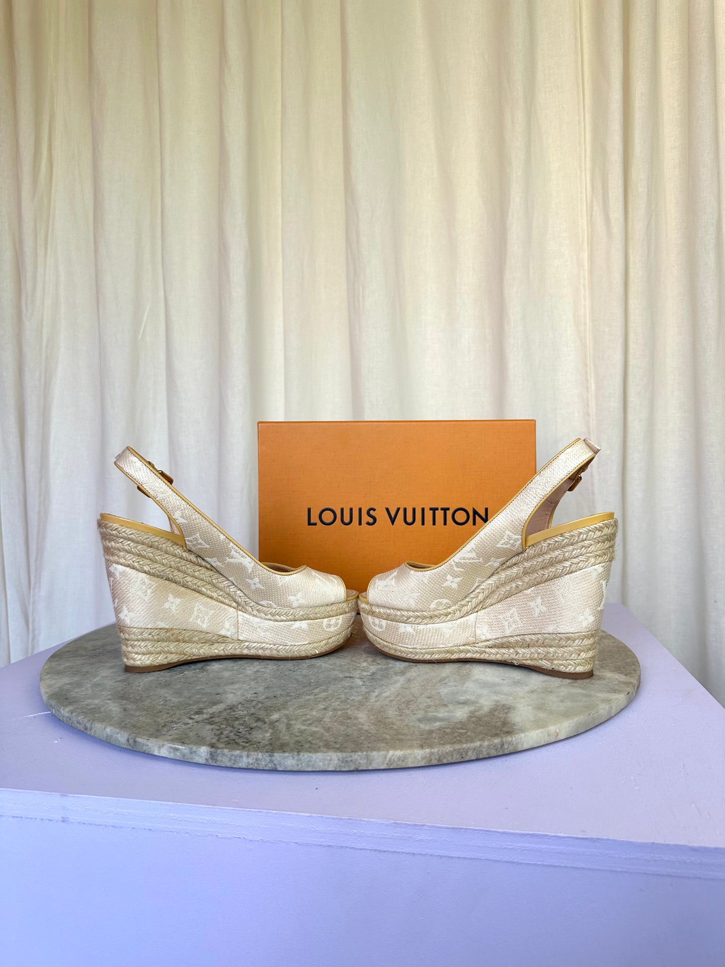 Sleehakken Louis Vuitton beige - Maat 38