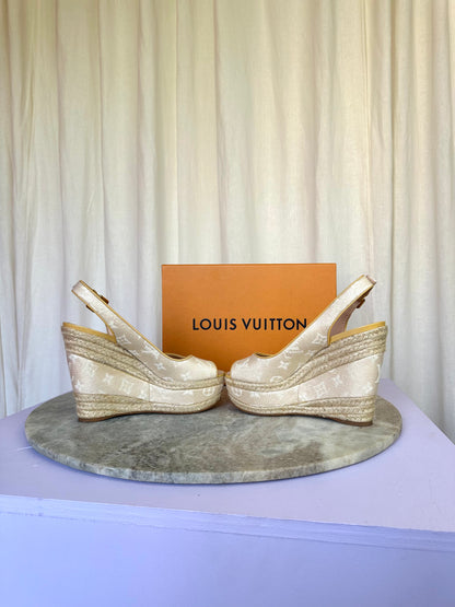 Sleehakken Louis Vuitton beige - Maat 38