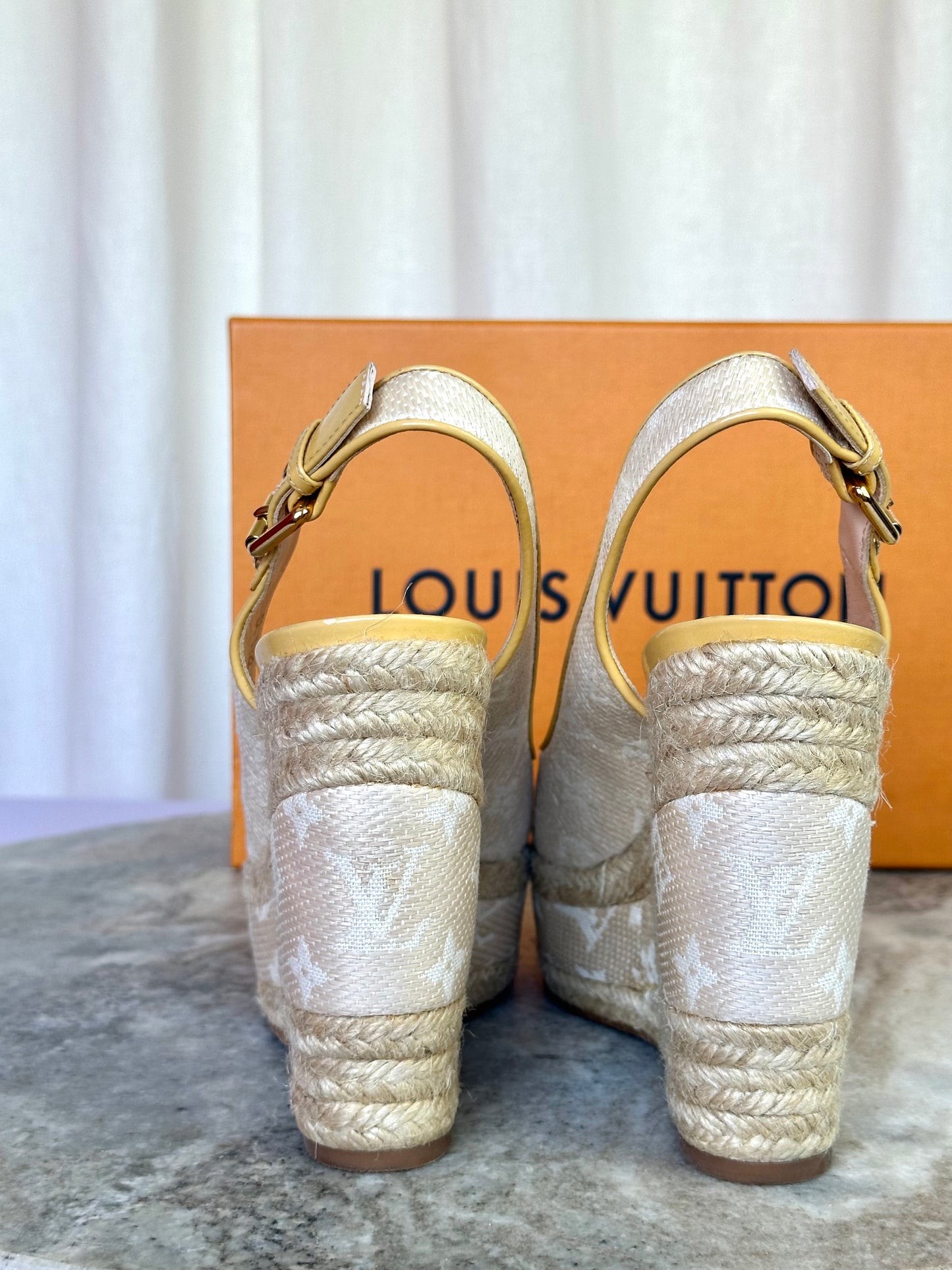 Sleehakken Louis Vuitton beige - Maat 38