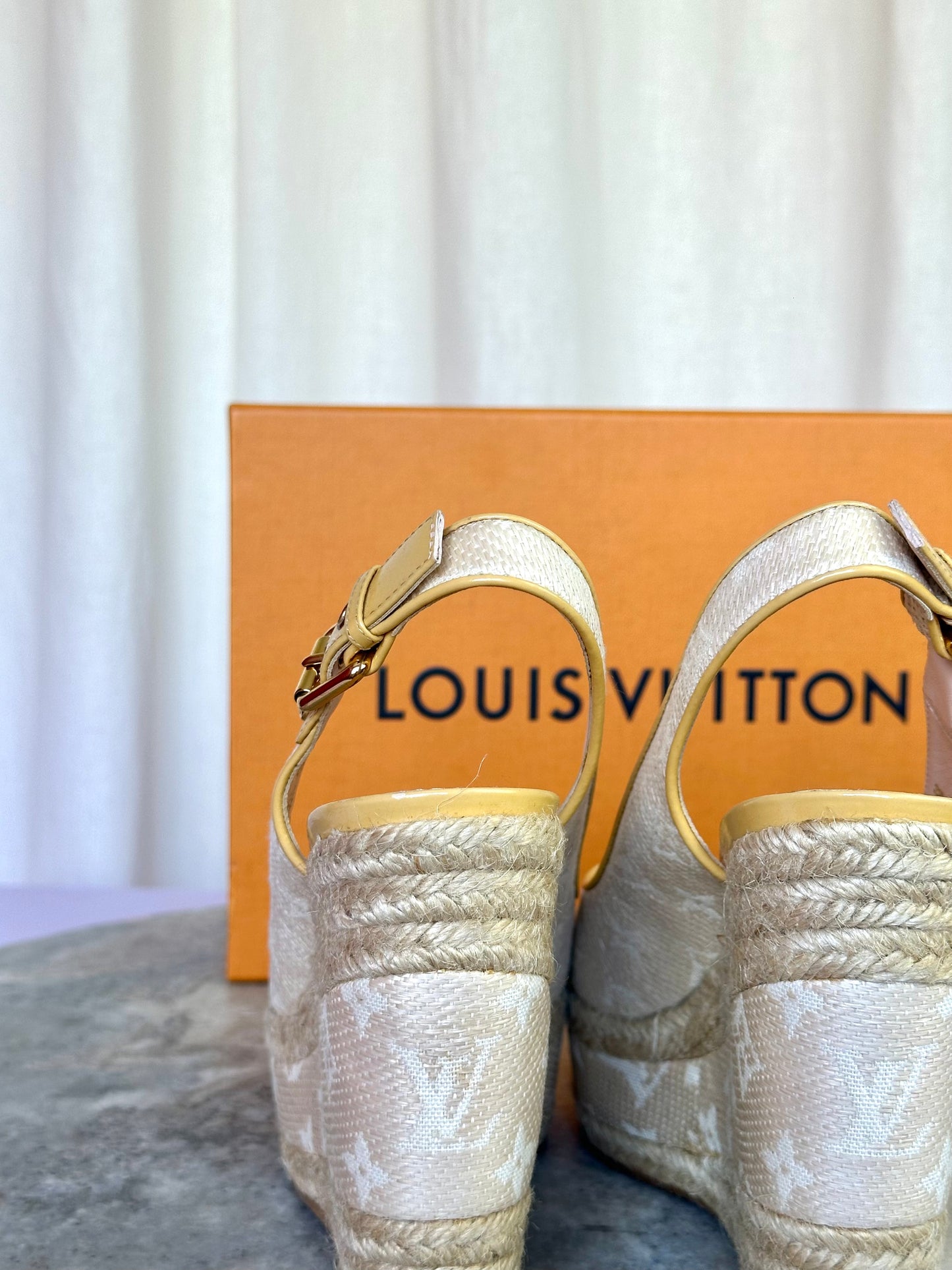 Sleehakken Louis Vuitton beige - Maat 38