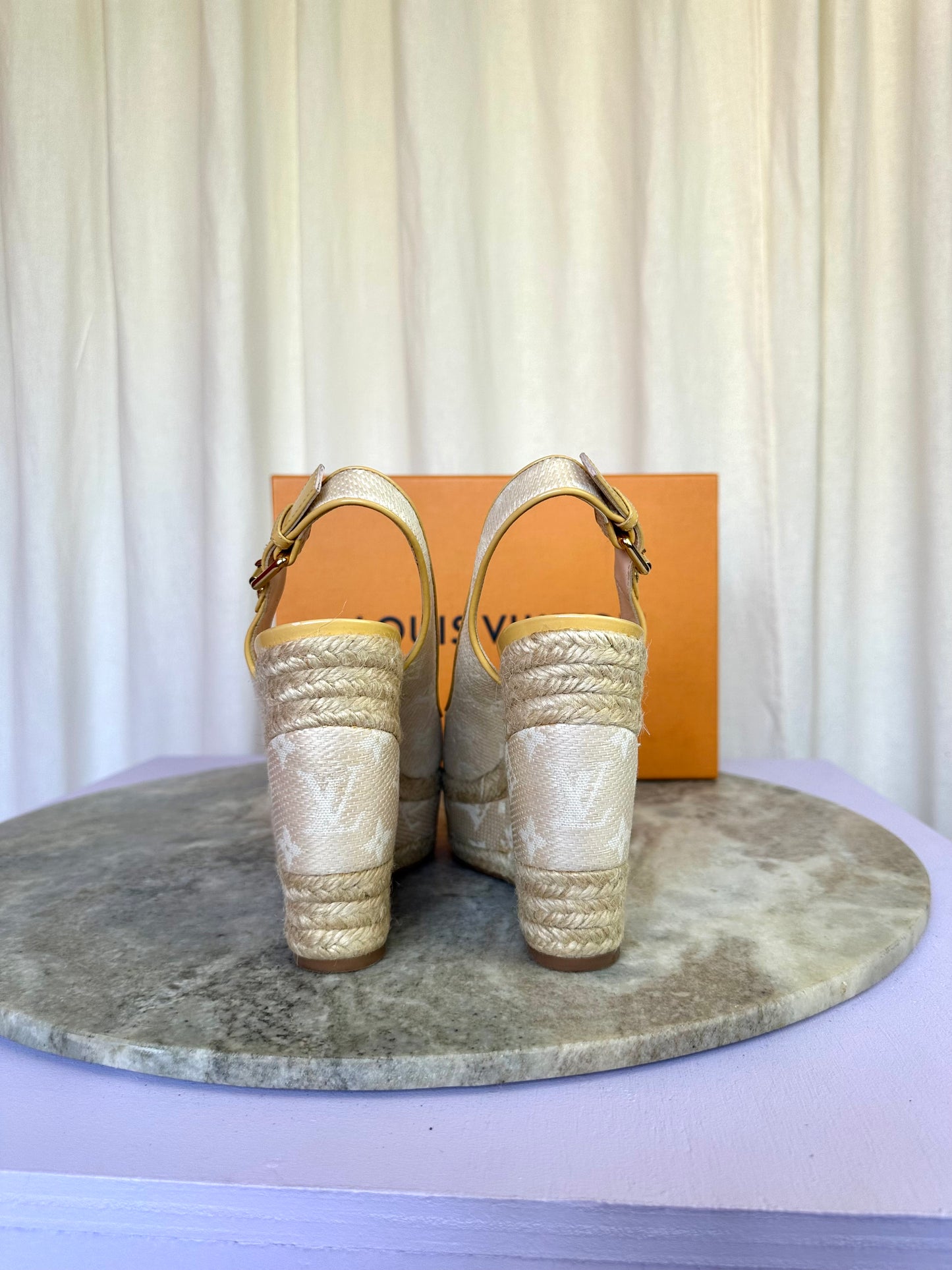 Sleehakken Louis Vuitton beige - Maat 38