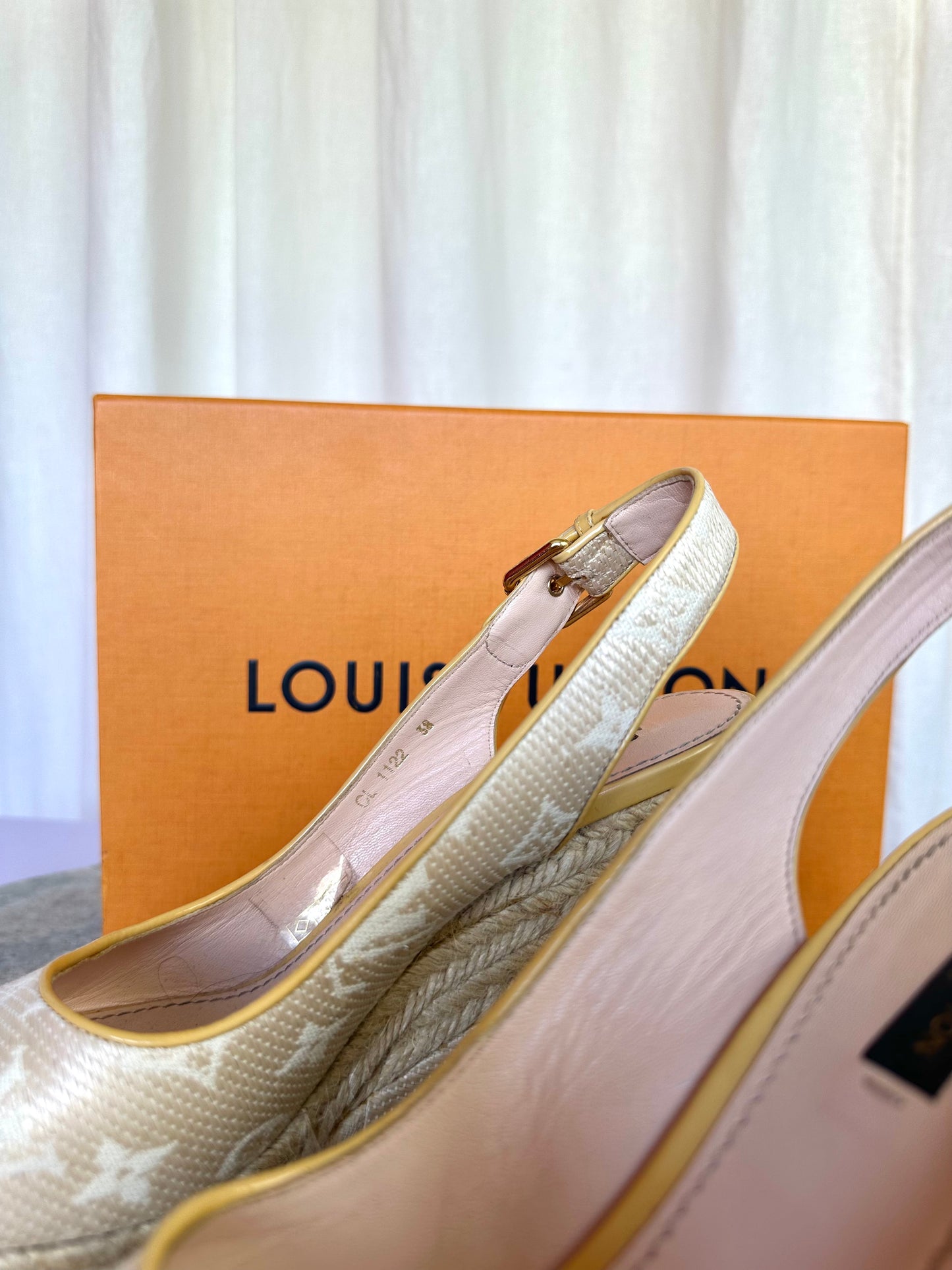 Sleehakken Louis Vuitton beige - Maat 38