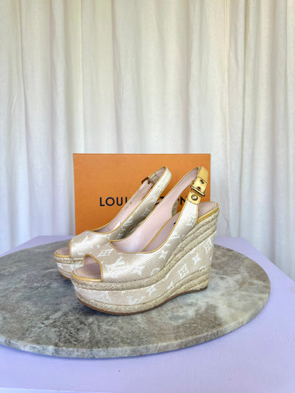 Sleehakken Louis Vuitton beige - Maat 38