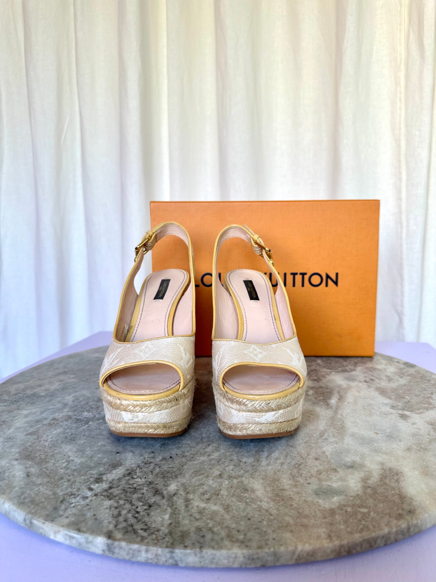 Sleehakken Louis Vuitton beige - Maat 38