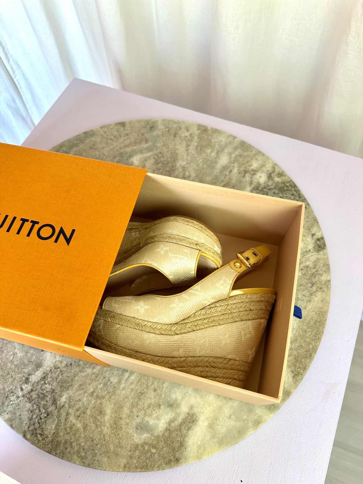 Sleehakken Louis Vuitton beige - Maat 38
