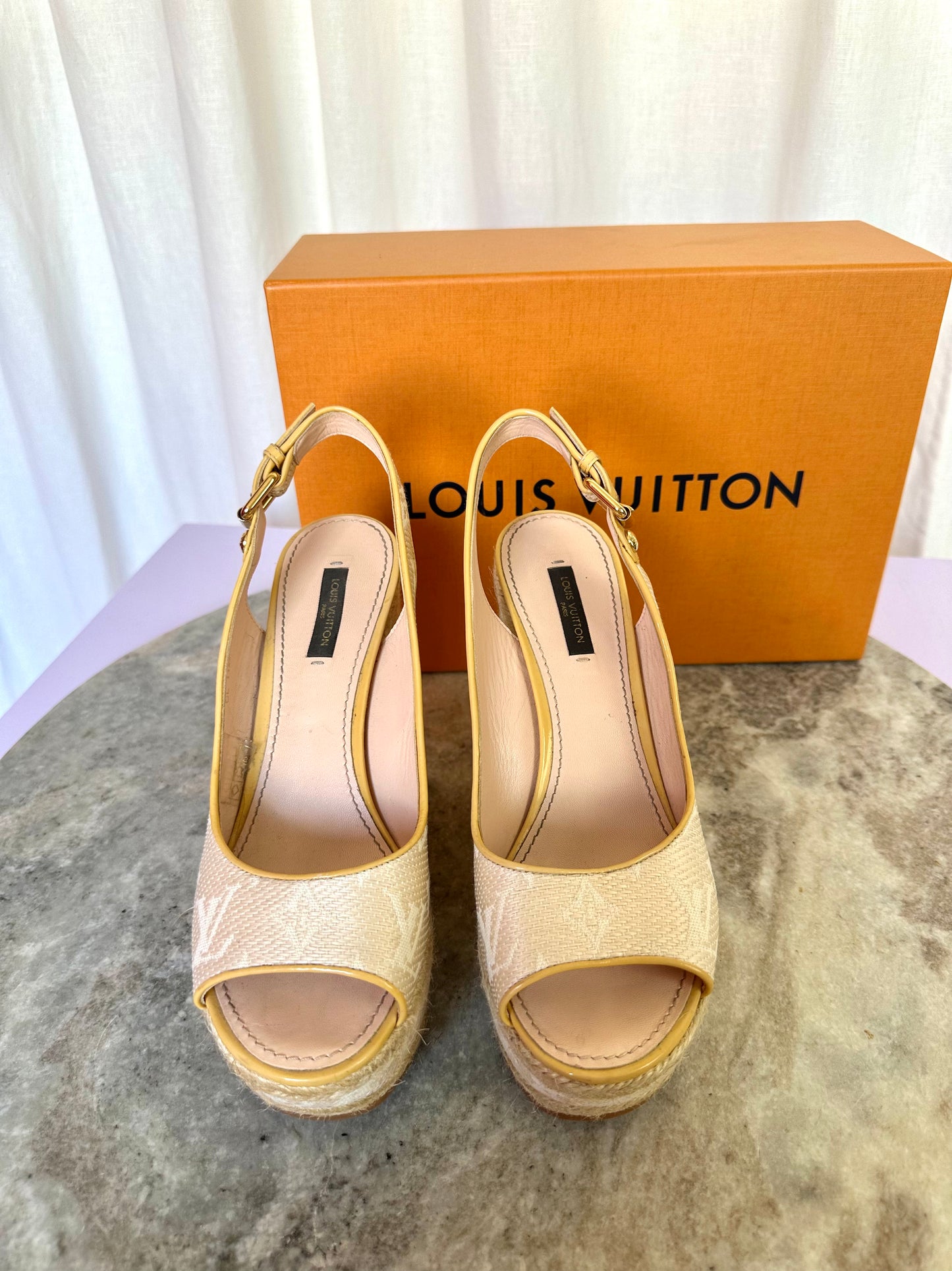 Sleehakken Louis Vuitton beige - Maat 38