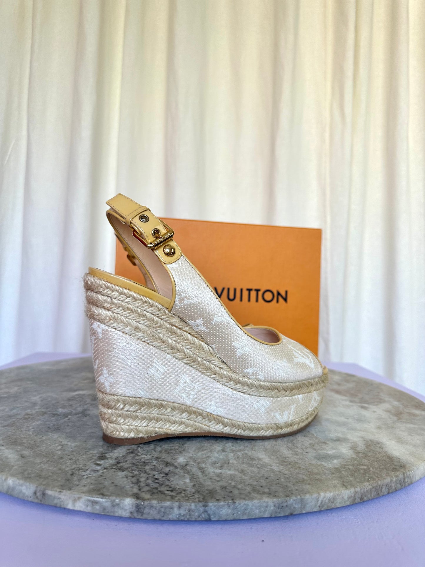 Sleehakken Louis Vuitton beige - Maat 38