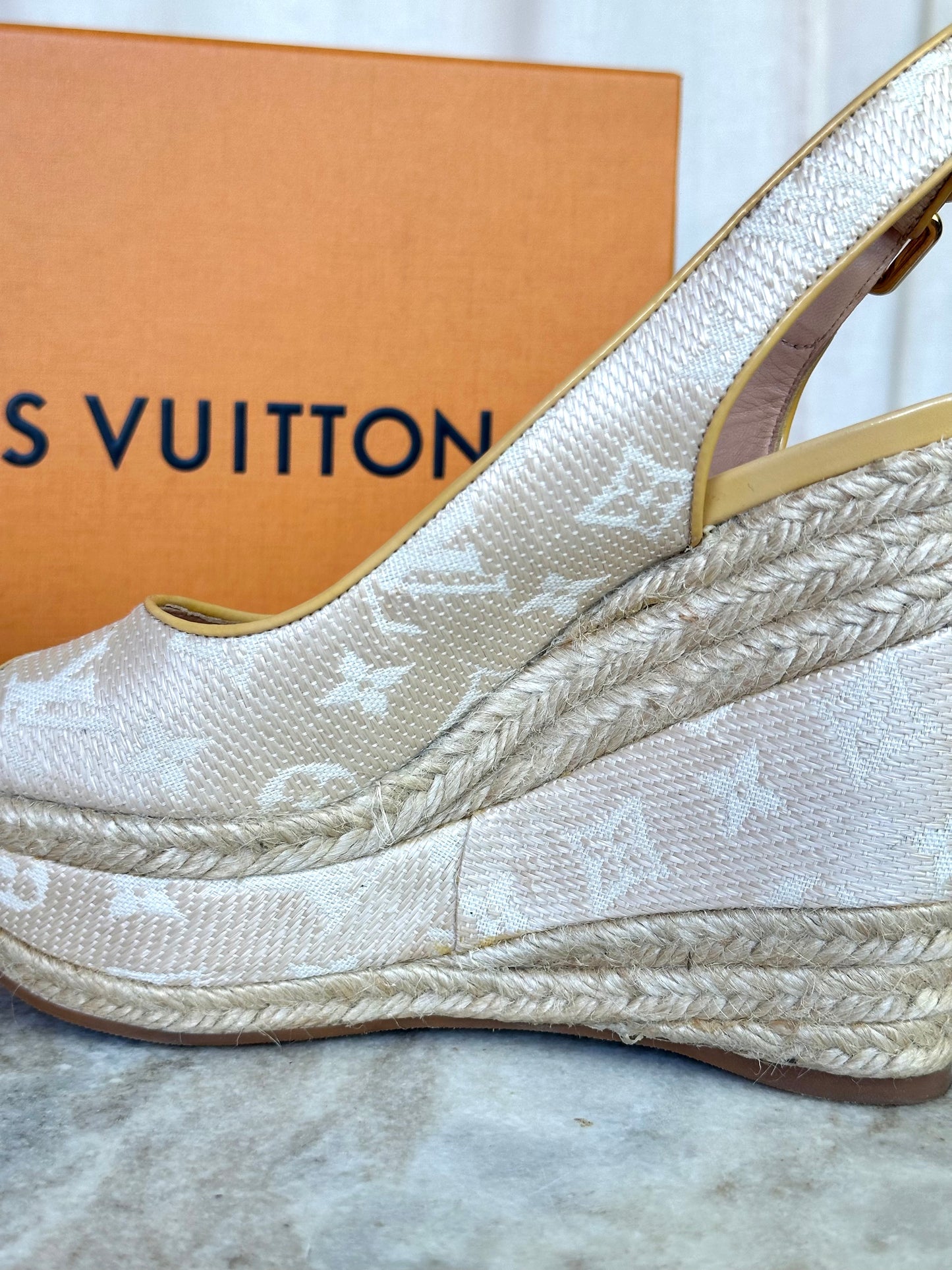 Sleehakken Louis Vuitton beige - Maat 38
