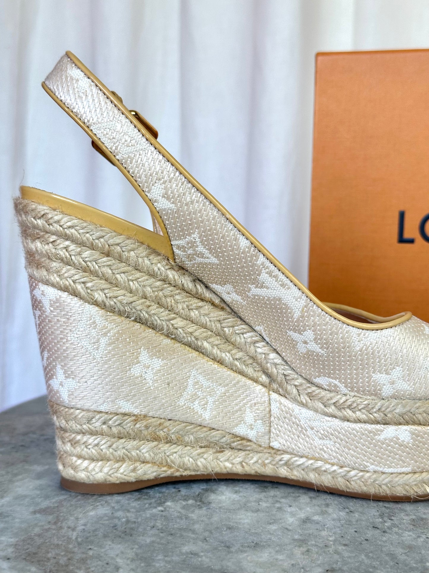 Sleehakken Louis Vuitton beige - Maat 38