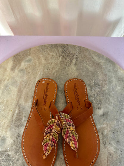 Slippers LaidbackLondon veer leer camel kralen maat 36