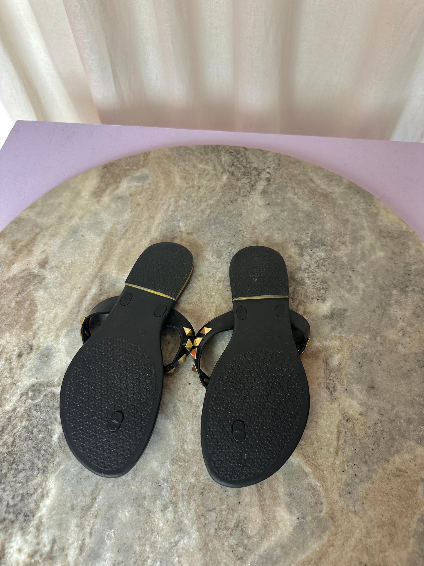 Slippers Petite Jolie zwart studs goud maat 36