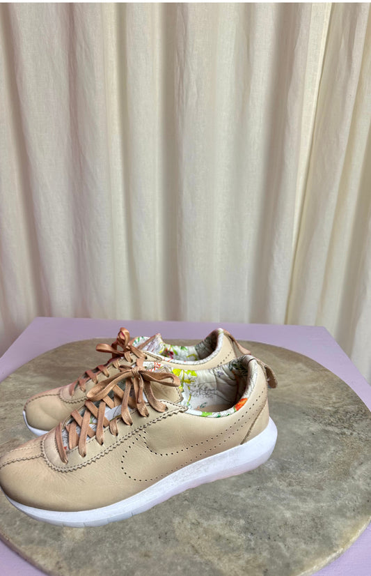 Sneakers Nike Roshe beige maat 36.5