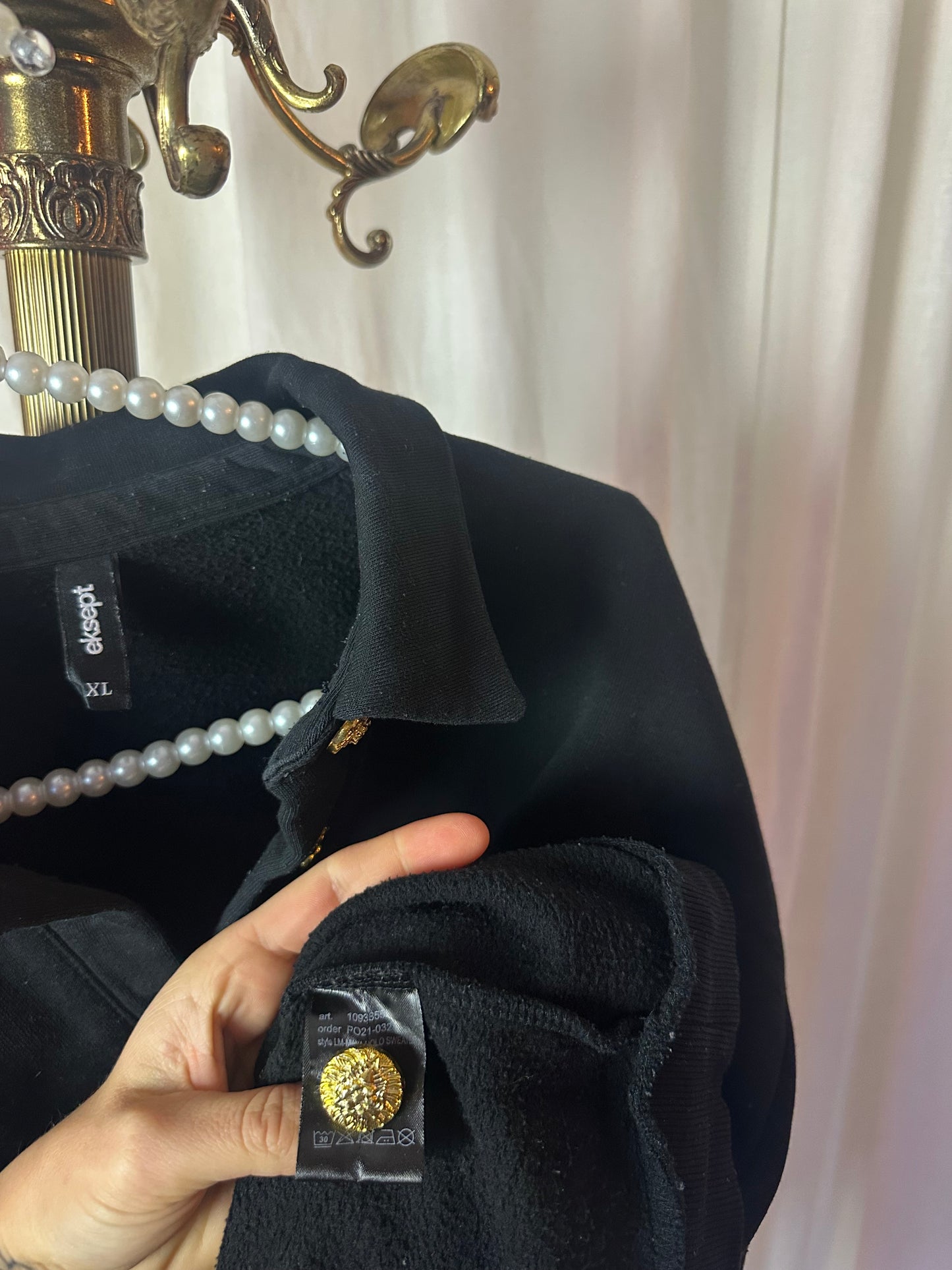 Sweater Eksept zwart,gouden knopen maat XL