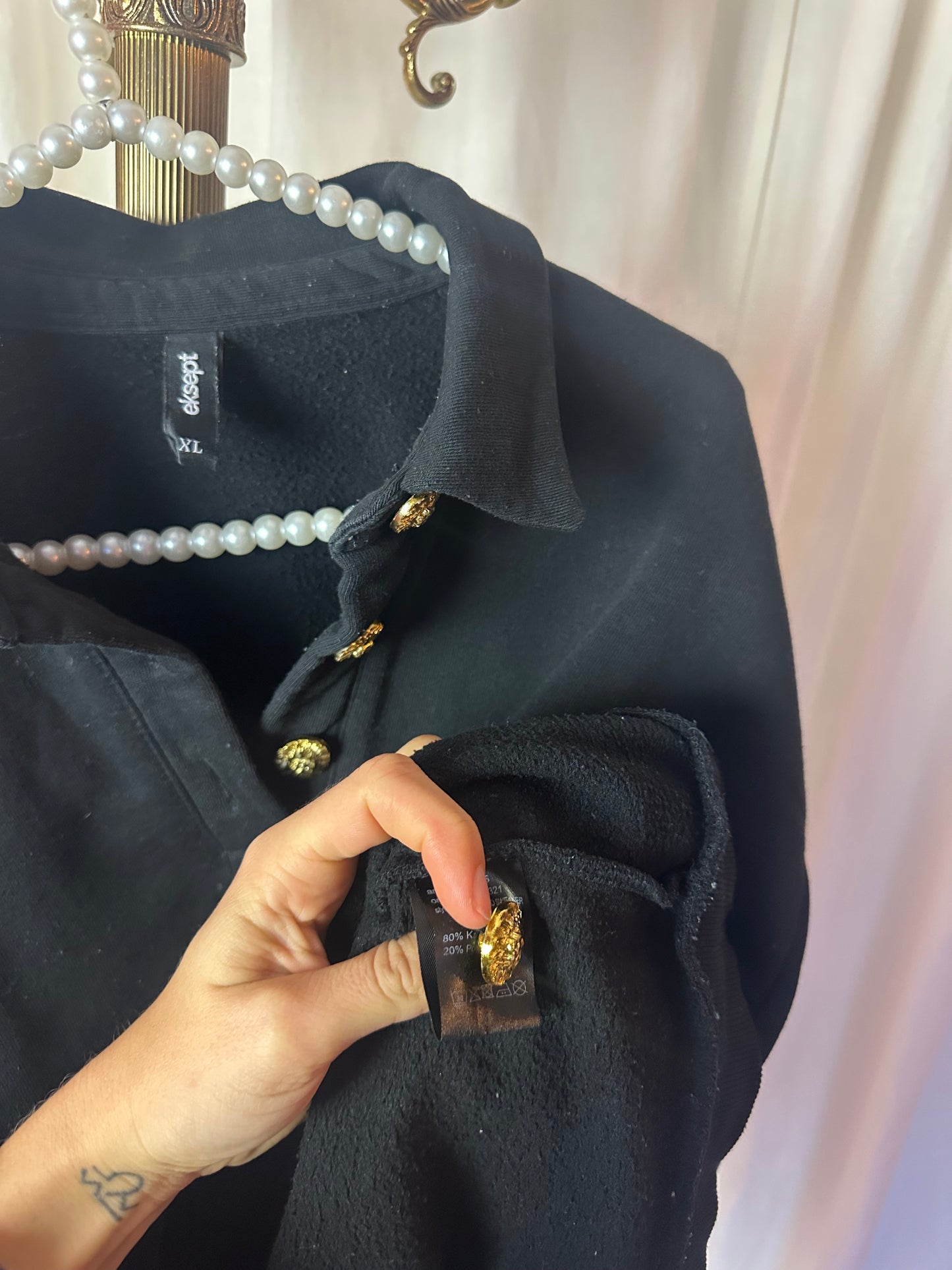Sweater Eksept zwart,gouden knopen maat XL