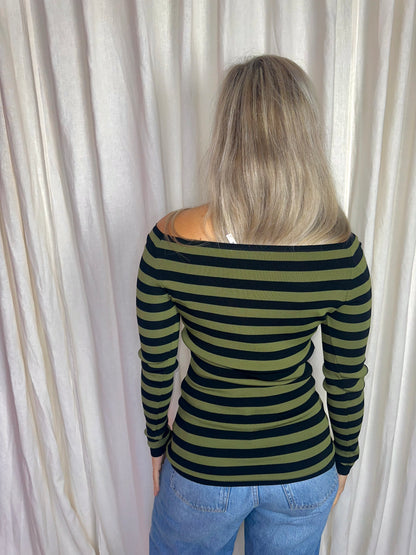 Top Nikkie jolie off shoulder strepen donkergroen/zwart - maat 38 (M)