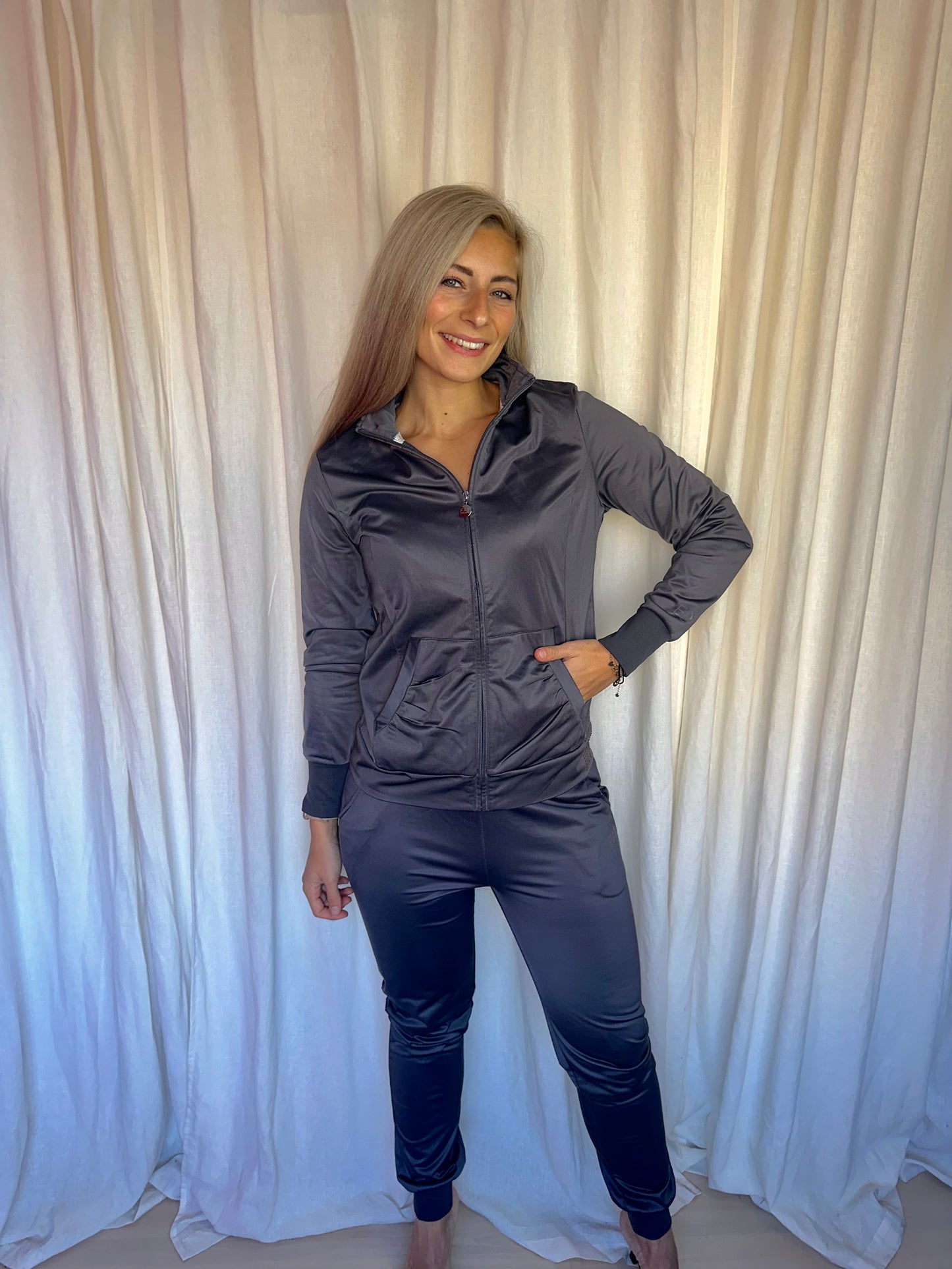 Trainingspak (Vest+Broek) Armani glitters donkergrijs maat M