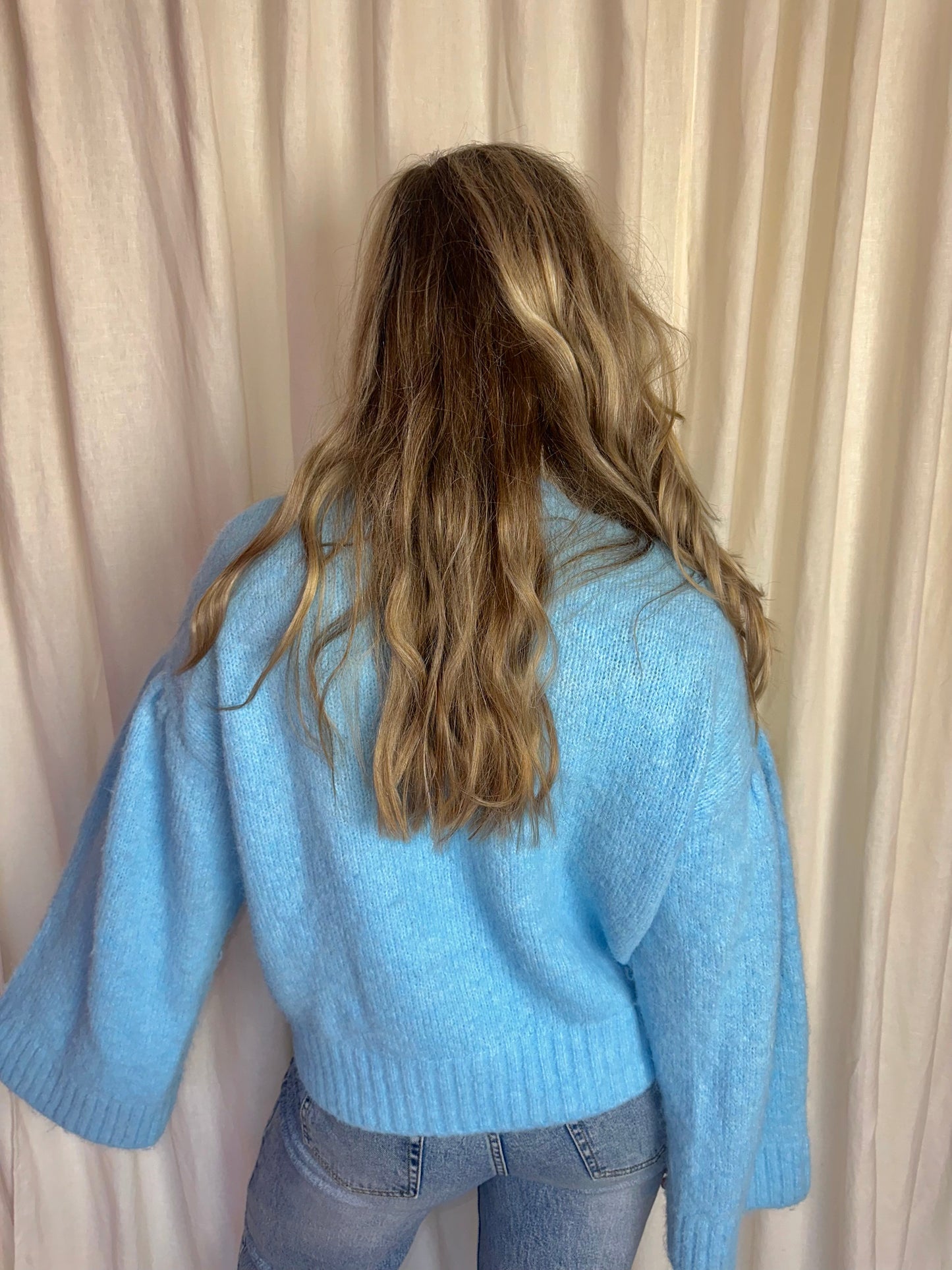 Trui ShoebyxLizzy van der Ligt strik lichtblauw maat M/L