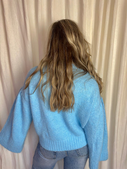 Trui ShoebyxLizzy van der Ligt strik lichtblauw maat M/L